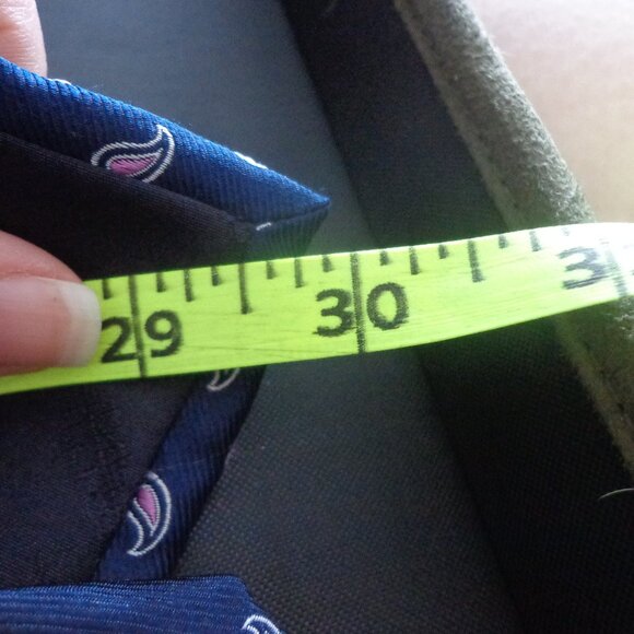 Roundtree and Yorke Navy and Pink Tie - Picture 6 of 6